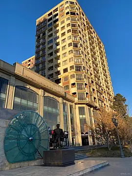 Satılır 3 otaqlı mənzil 164 m² — Bakı, İnşaatçılar 3 otaq 164.00 m²