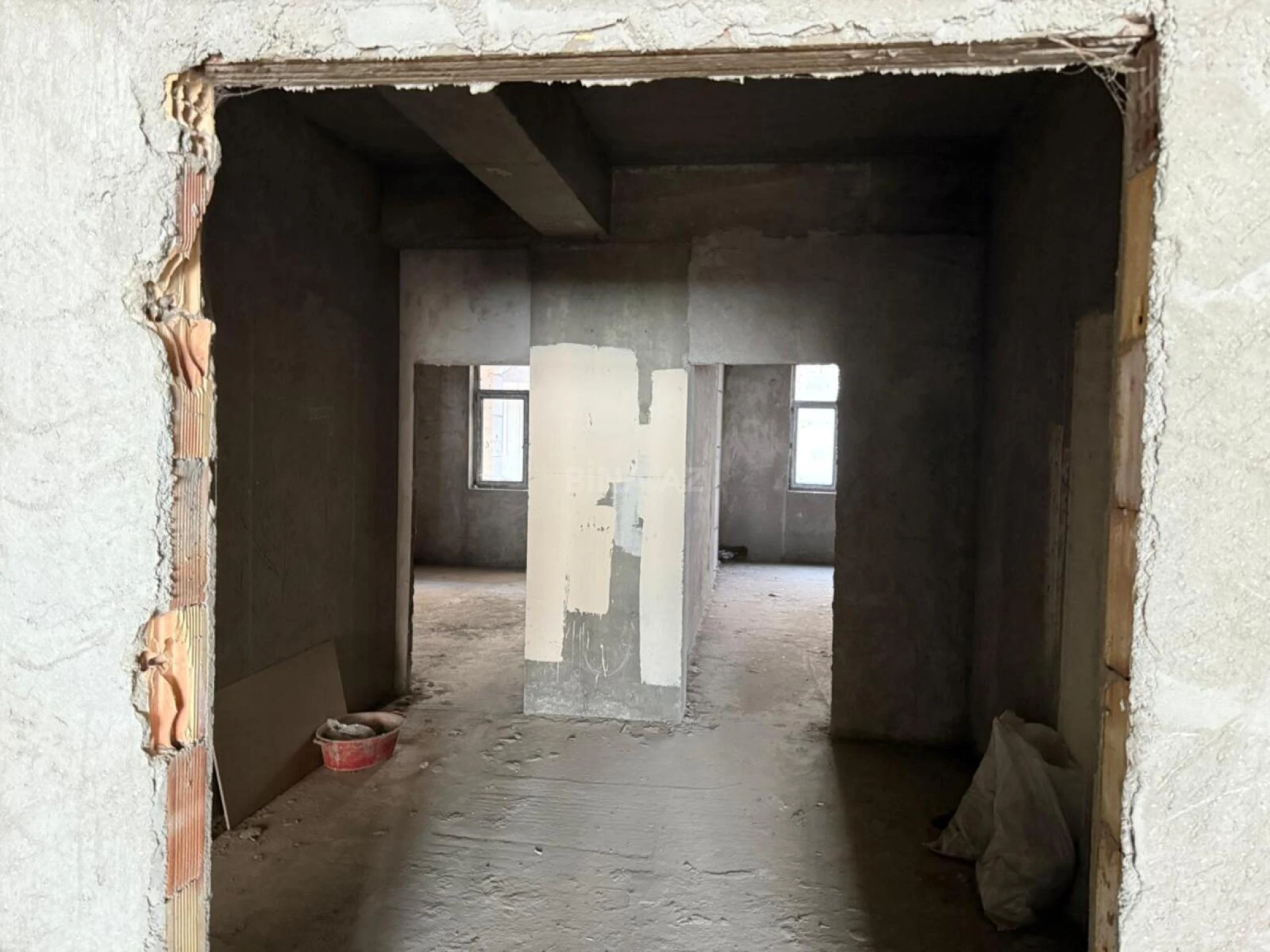 Satılır 4 otaqlı mənzil 255 m²