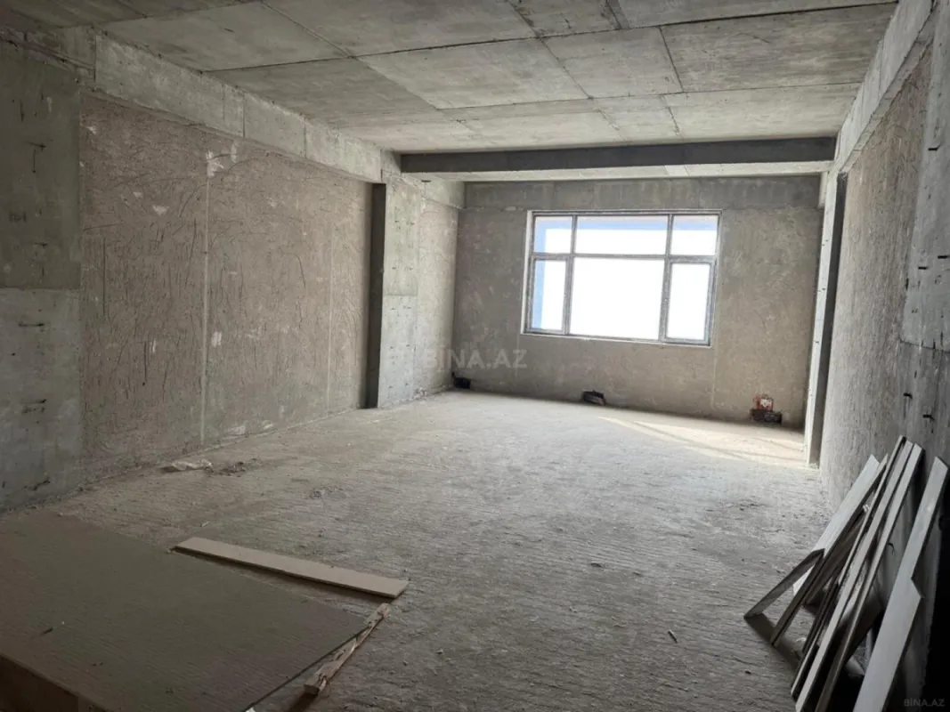 Satılır 4 otaqlı mənzil 255 m²