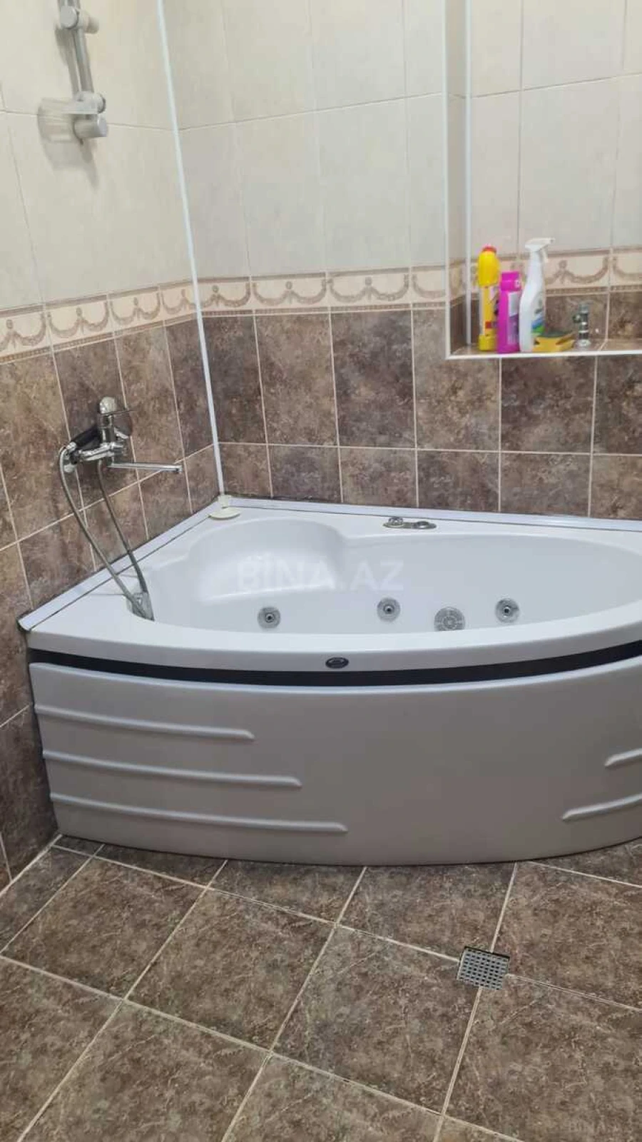 Kirayə verilir 3 otaqlı mənzil 138 m²