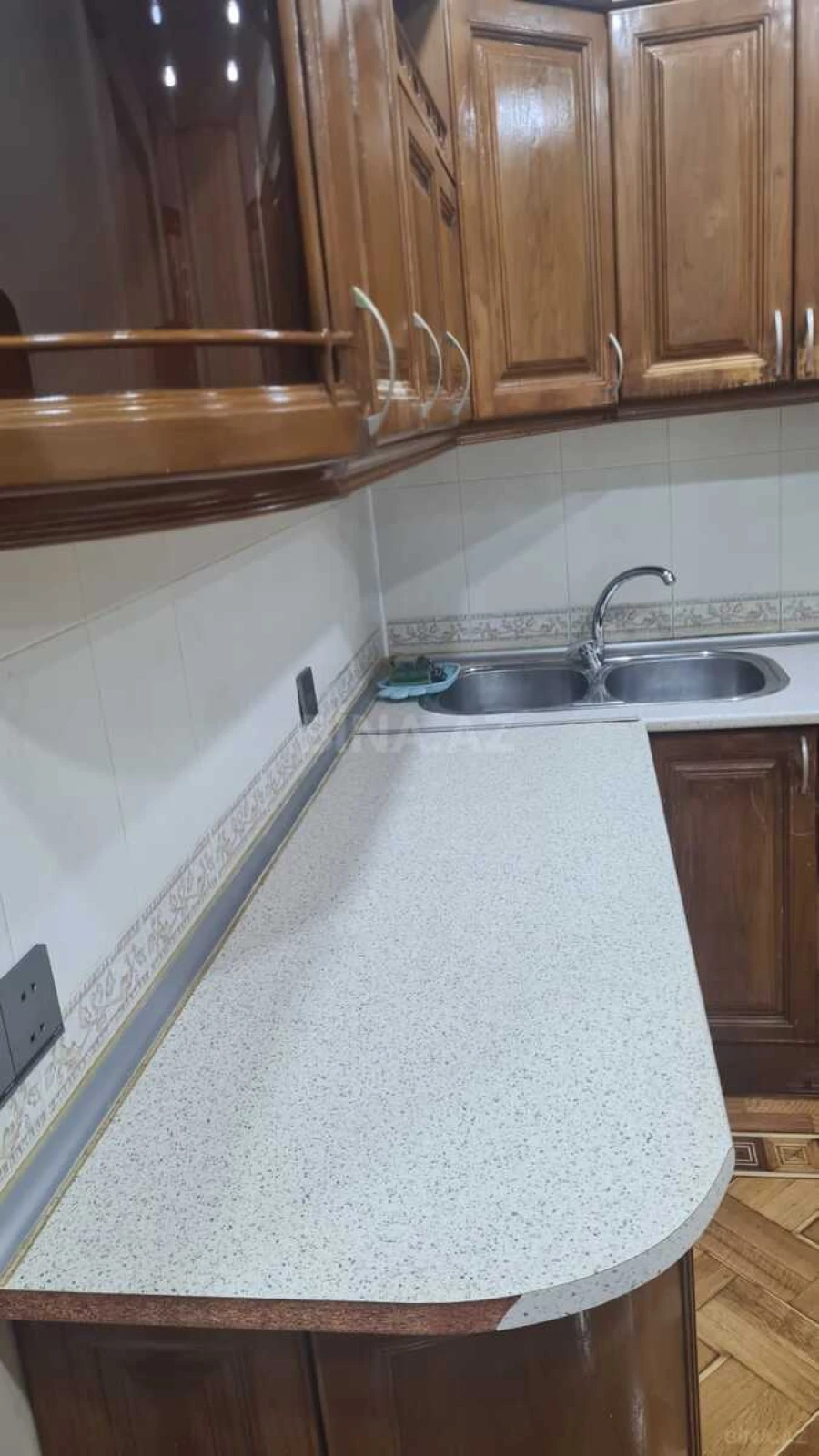 Kirayə verilir 3 otaqlı mənzil 138 m²