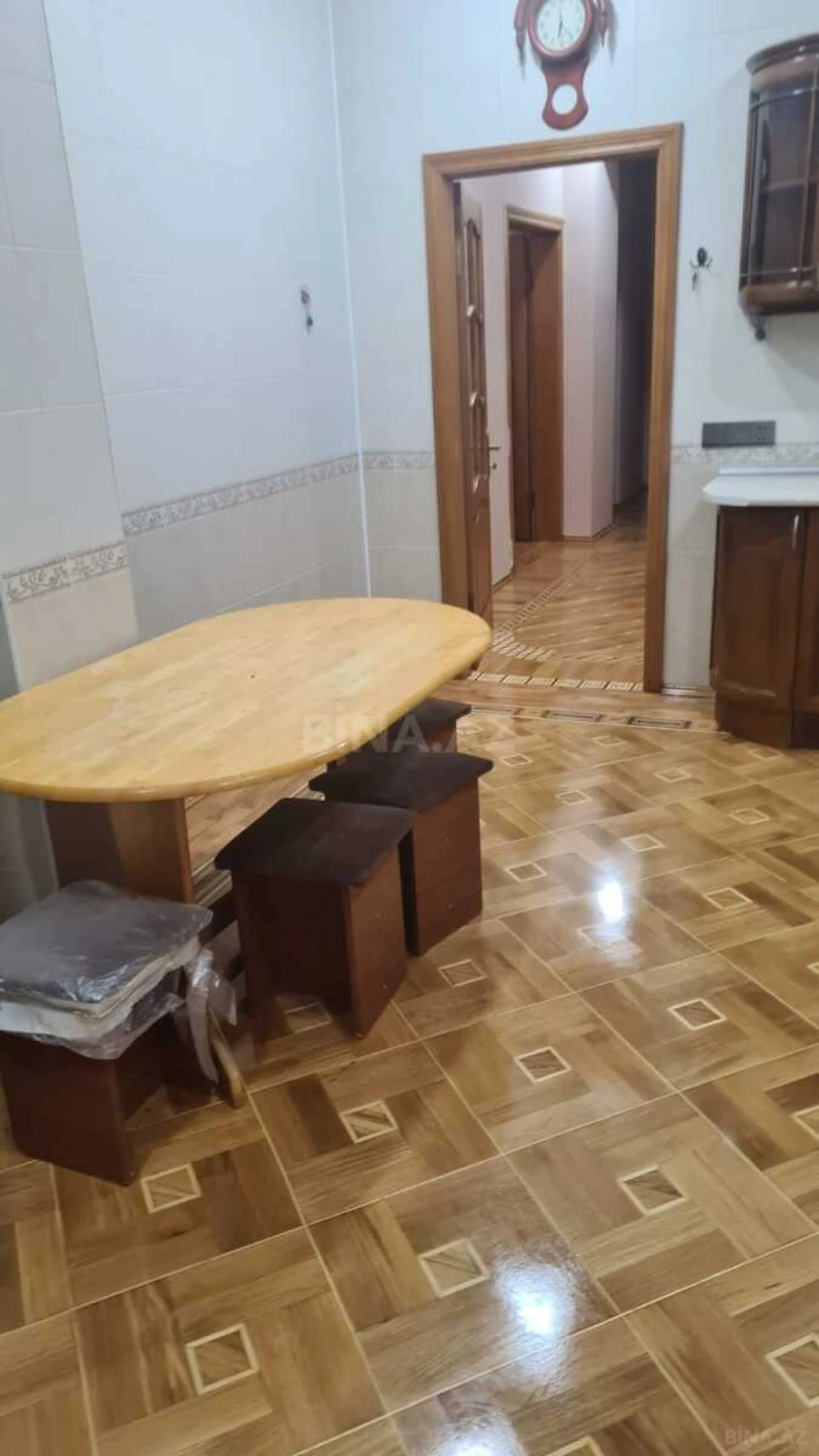 Kirayə verilir 3 otaqlı mənzil 138 m²