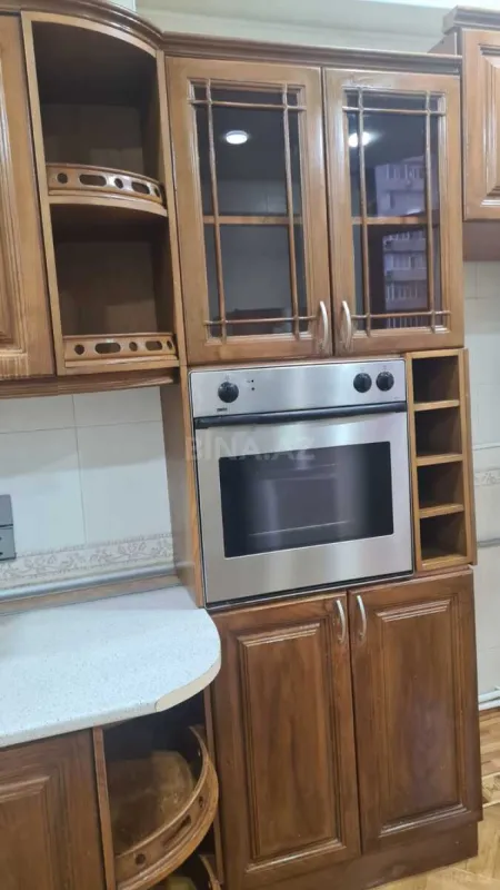 Kirayə verilir 3 otaqlı mənzil 138 m²