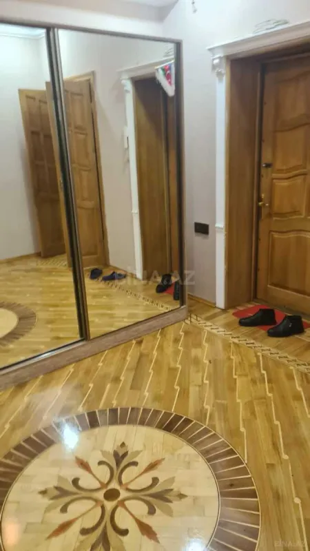 Kirayə verilir 3 otaqlı mənzil 138 m²