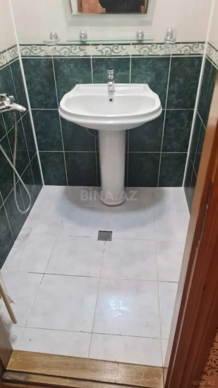 Kirayə verilir 3 otaqlı mənzil 138 m²