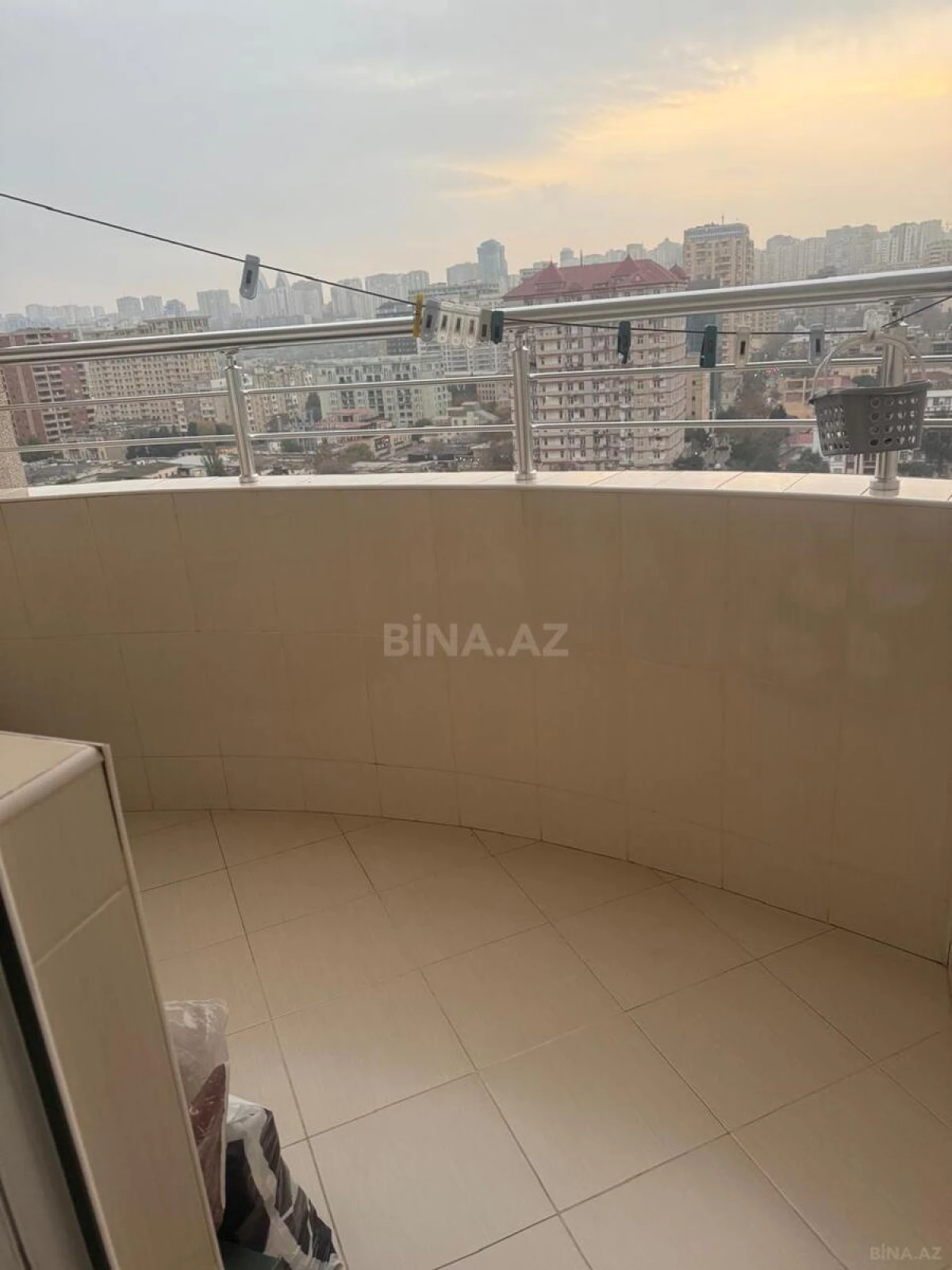 Satılır 3 otaqlı mənzil 140 m²