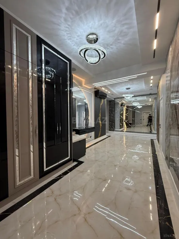 Satılır 5 otaqlı mənzil 237 m²