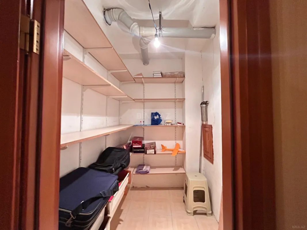 Satılır 4 otaqlı mənzil 200 m²