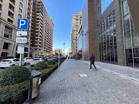 Satılır 4 otaqlı mənzil 200 m²