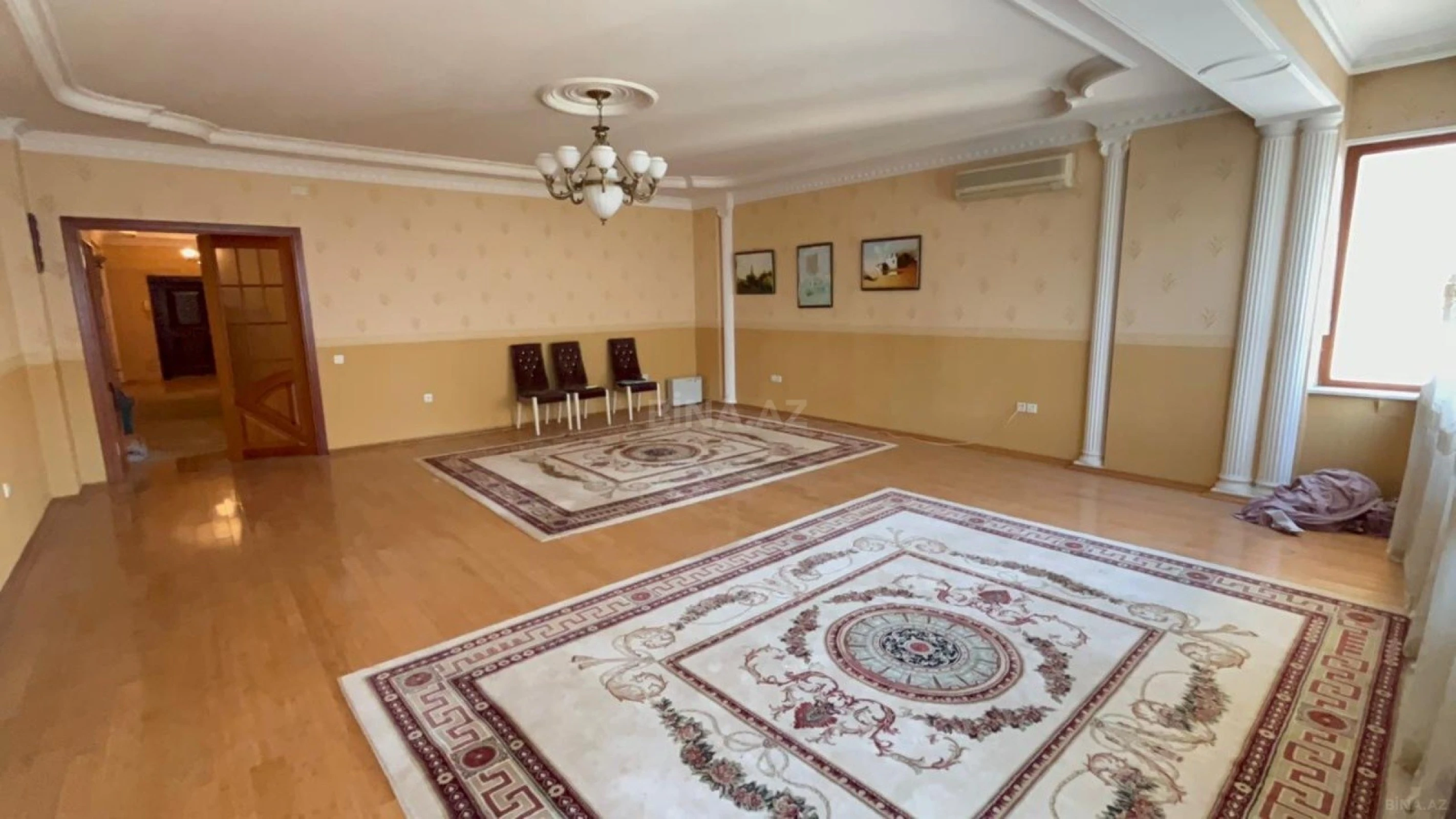 Satılır 4 otaqlı mənzil 200 m²
