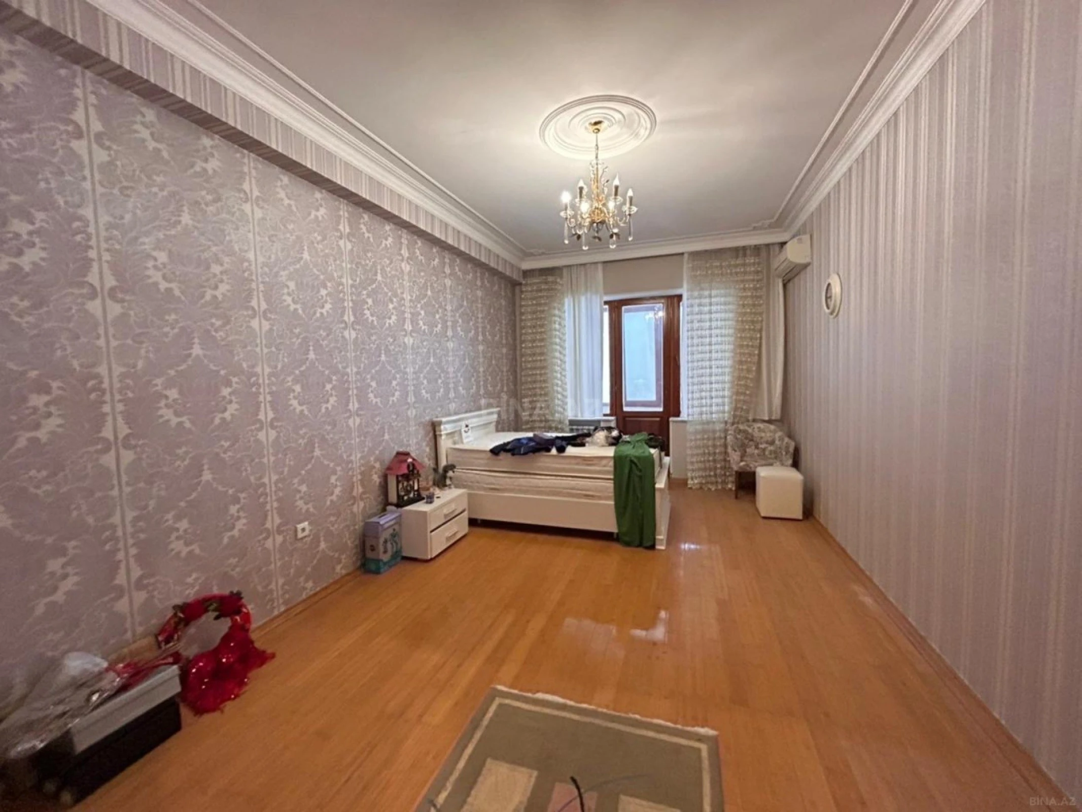 Satılır 4 otaqlı mənzil 200 m²