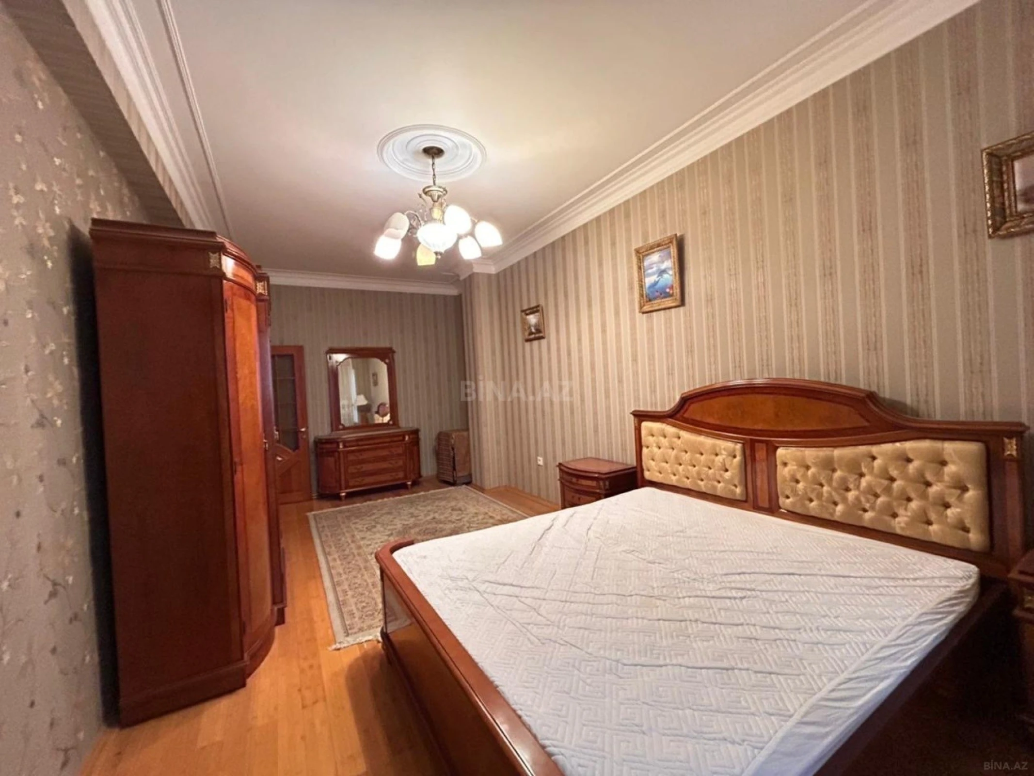 Satılır 4 otaqlı mənzil 200 m²