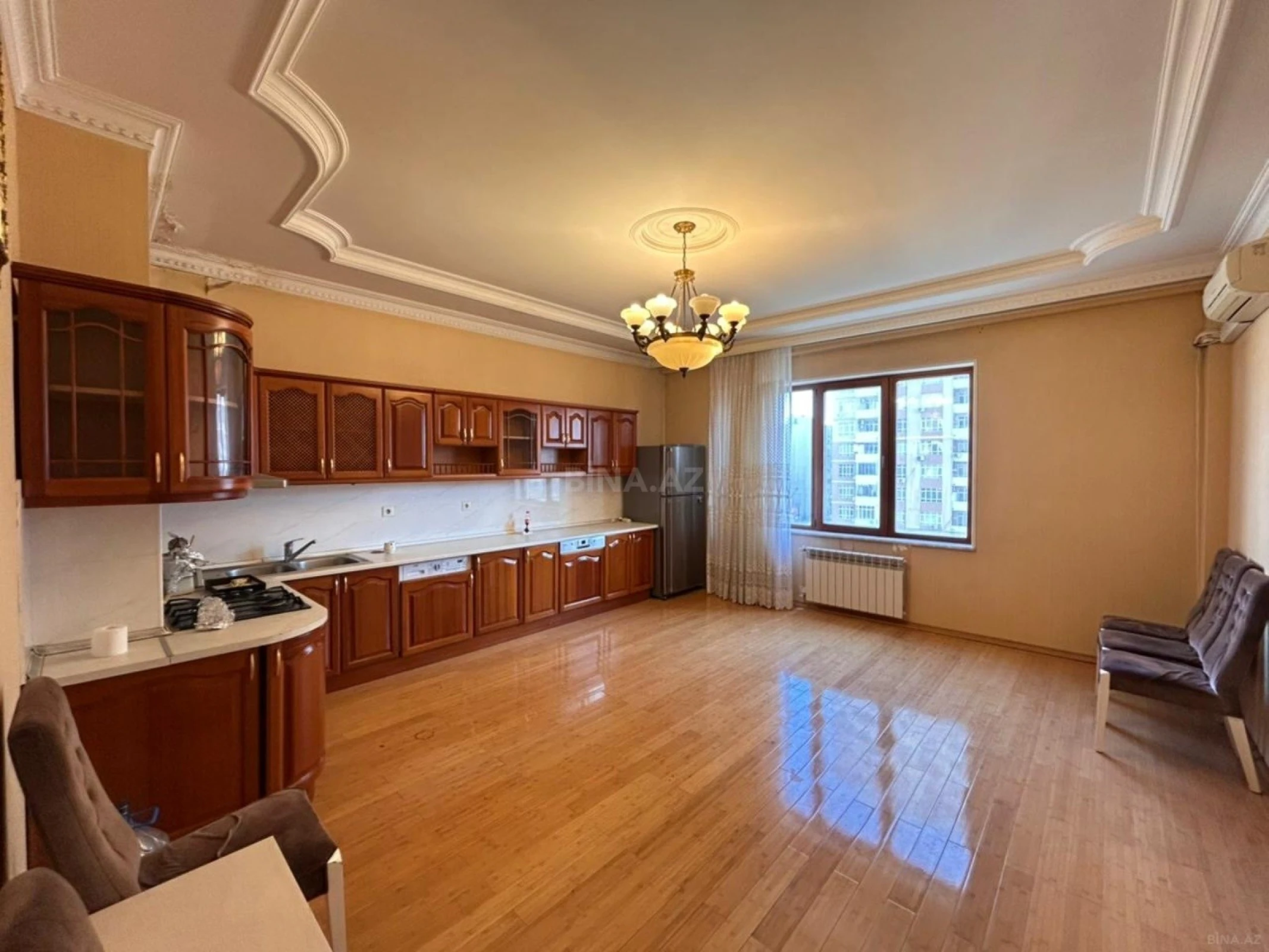 Satılır 4 otaqlı mənzil 200 m²