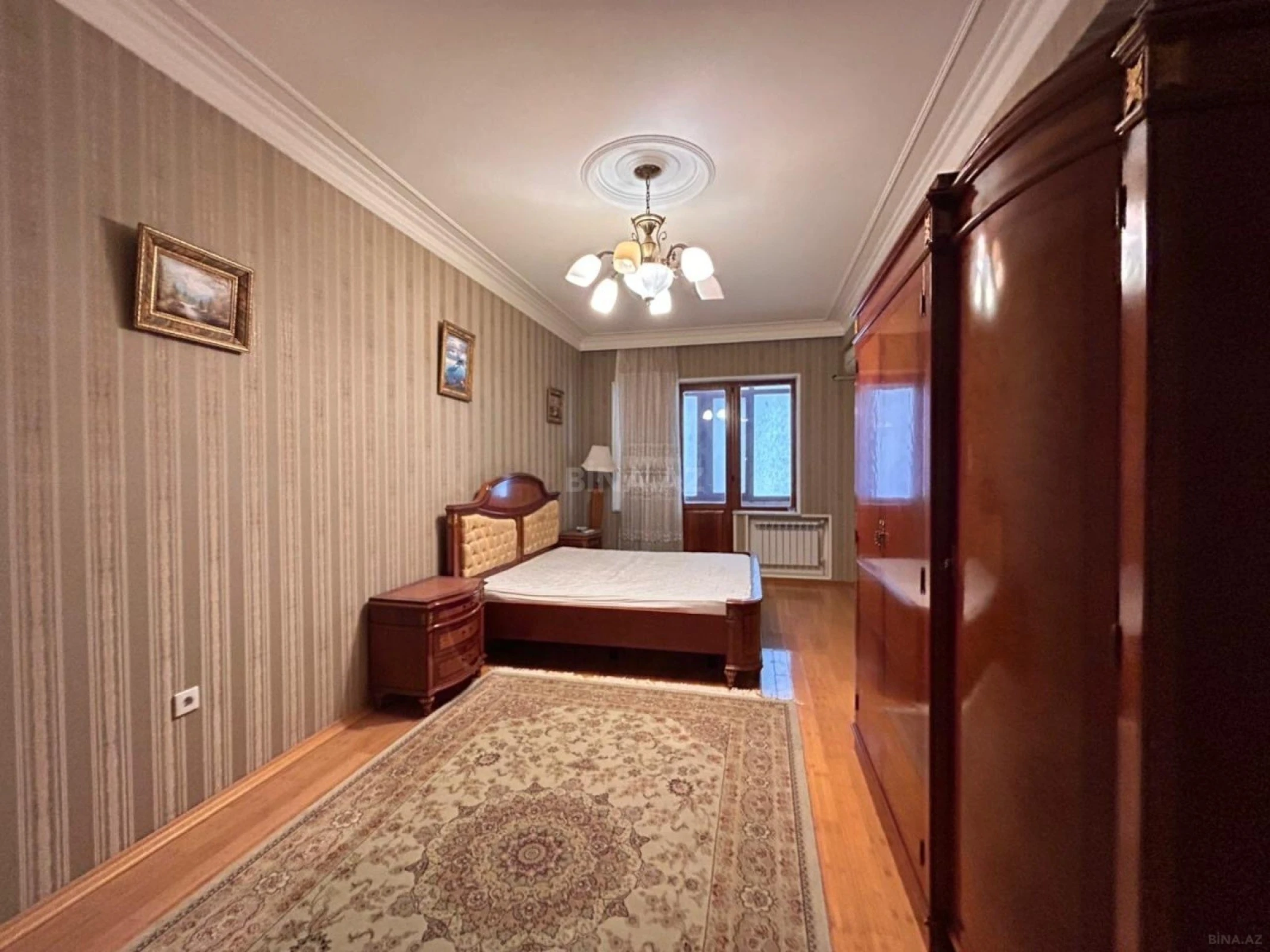 Satılır 4 otaqlı mənzil 200 m²