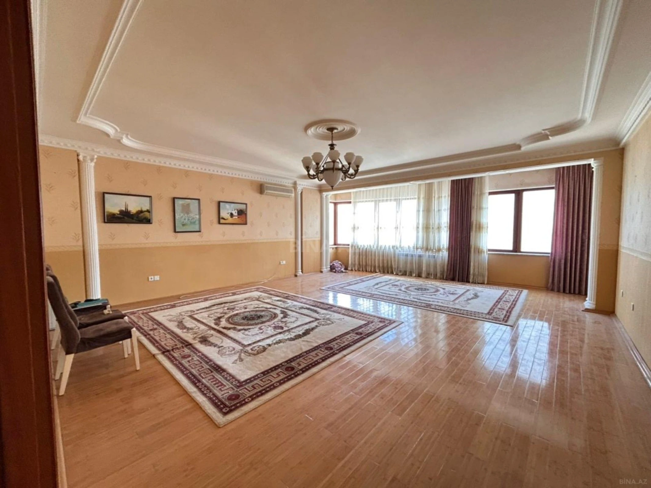 Satılır 4 otaqlı mənzil 200 m²