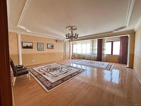 Satılır 4 otaqlı mənzil 200 m²
