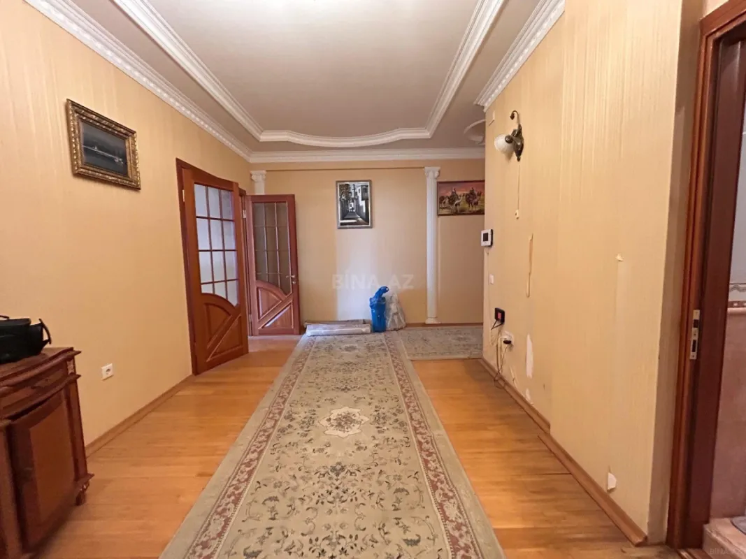 Satılır 4 otaqlı mənzil 200 m²
