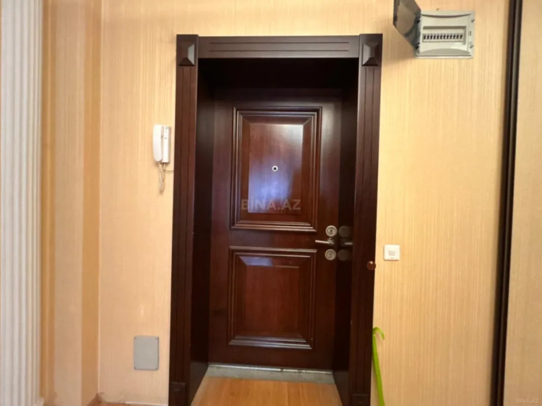 Satılır 4 otaqlı mənzil 200 m²