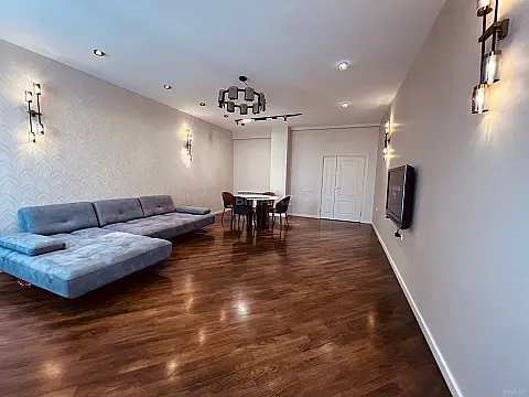Satılır 3 otaqlı mənzil 160 m²