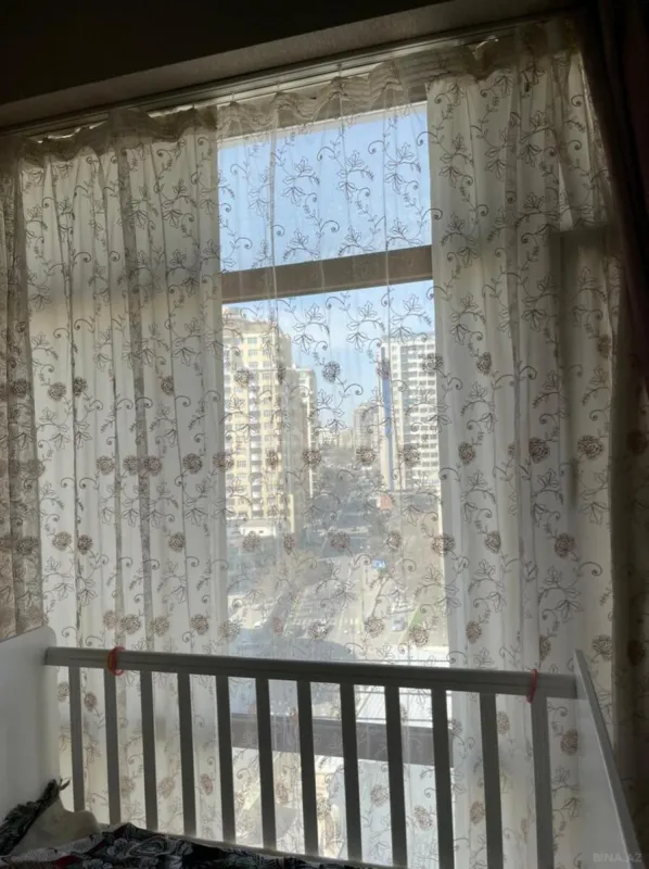 Satılır 4 otaqlı mənzil 190 m²