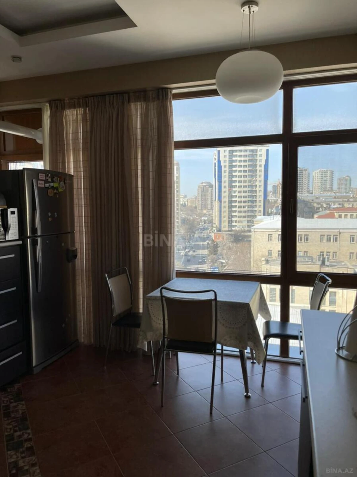 Satılır 4 otaqlı mənzil 190 m²