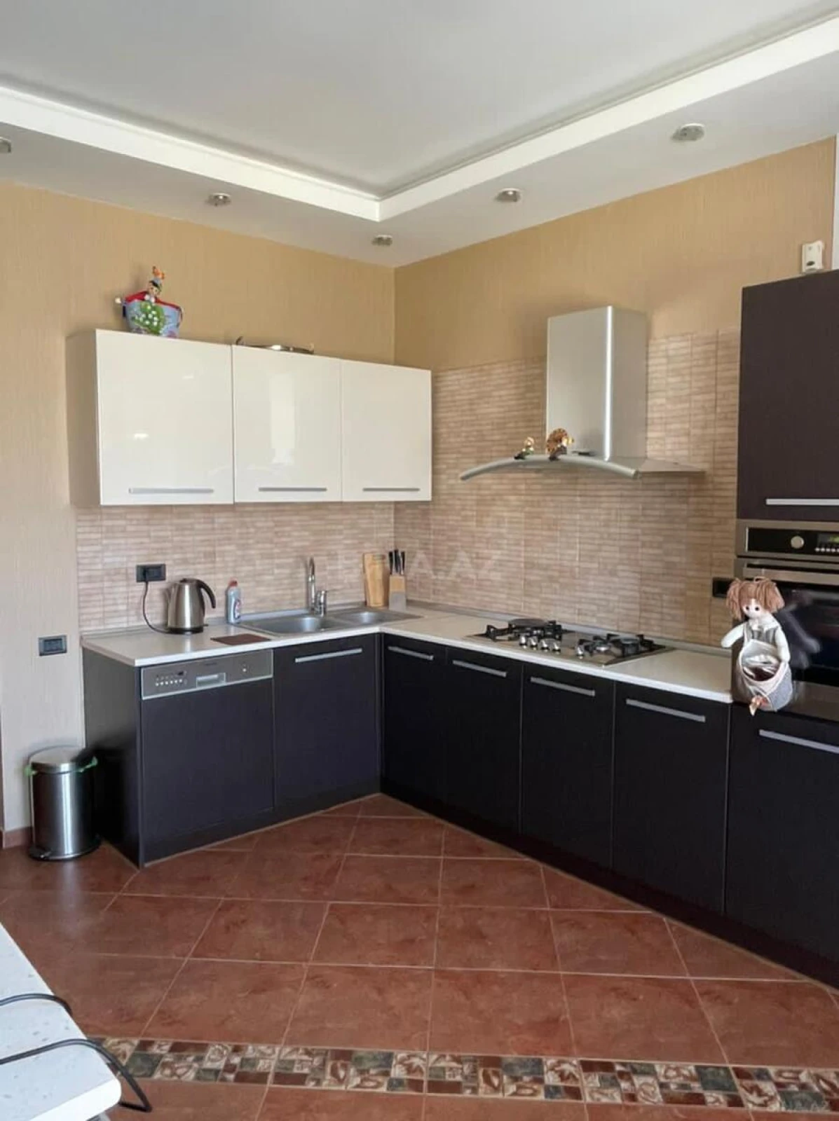 Satılır 4 otaqlı mənzil 190 m²