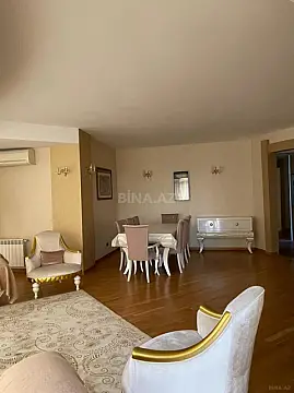 Satılır 4 otaqlı mənzil 190 m²