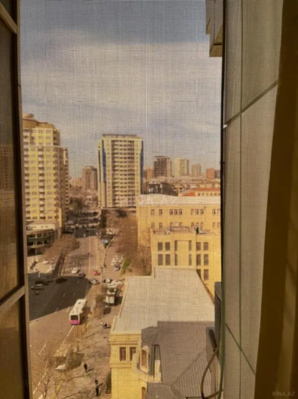 Satılır 4 otaqlı mənzil 190 m²