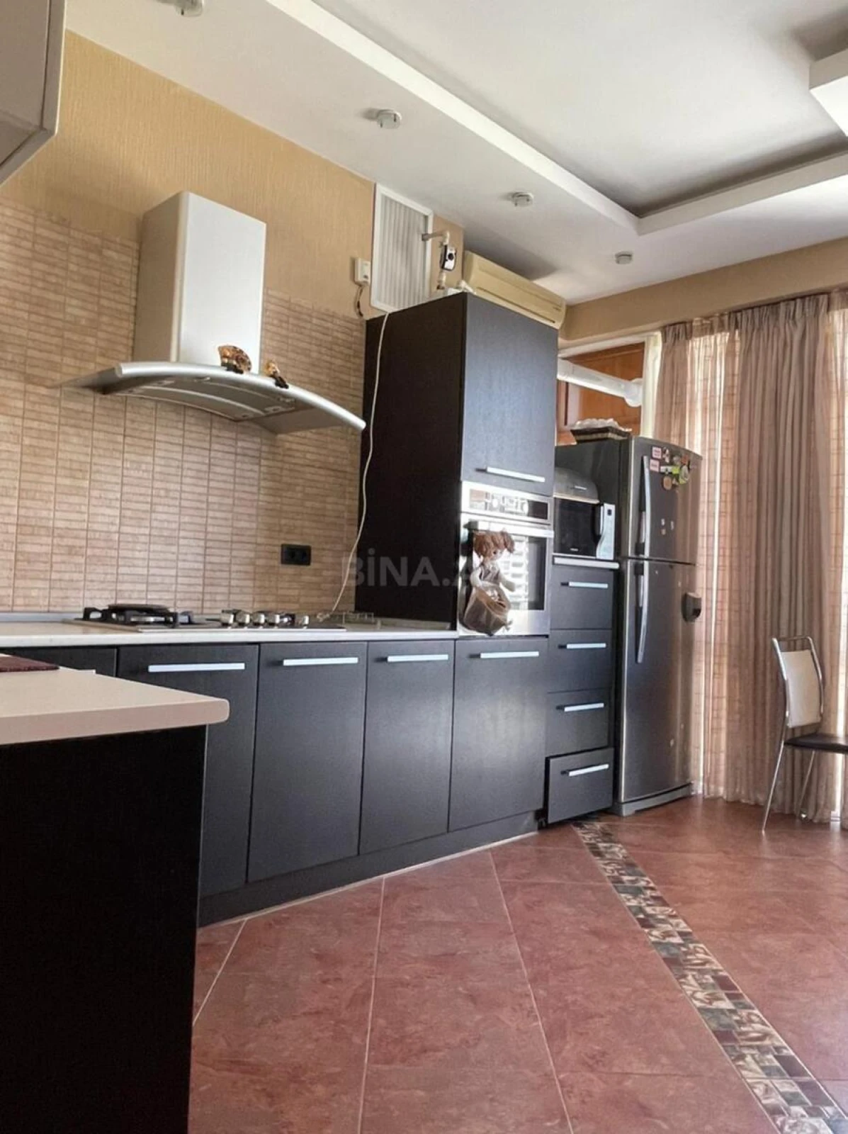 Satılır 4 otaqlı mənzil 190 m²