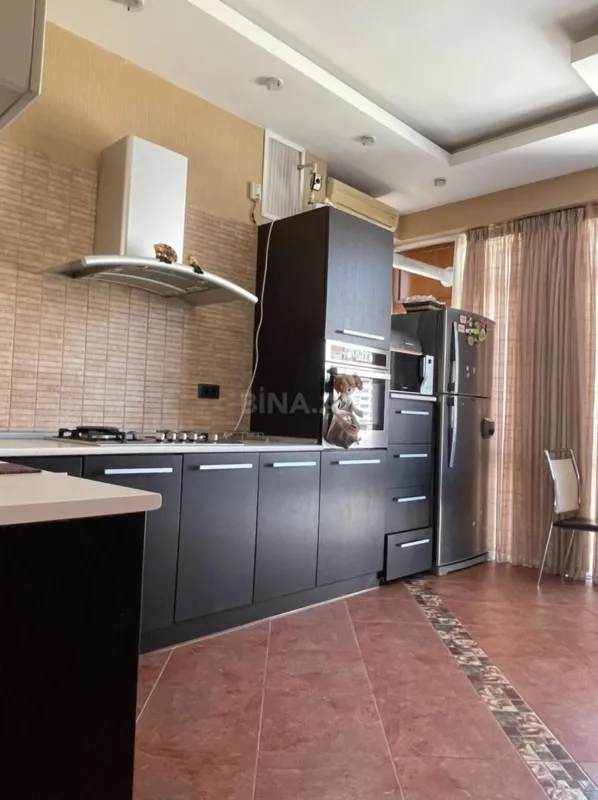Satılır 4 otaqlı mənzil 190 m²