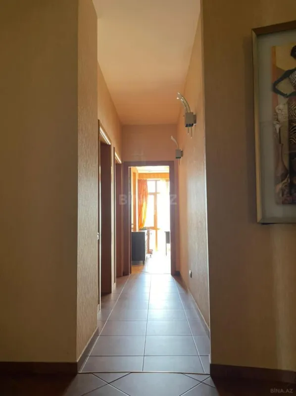 Satılır 4 otaqlı mənzil 190 m²
