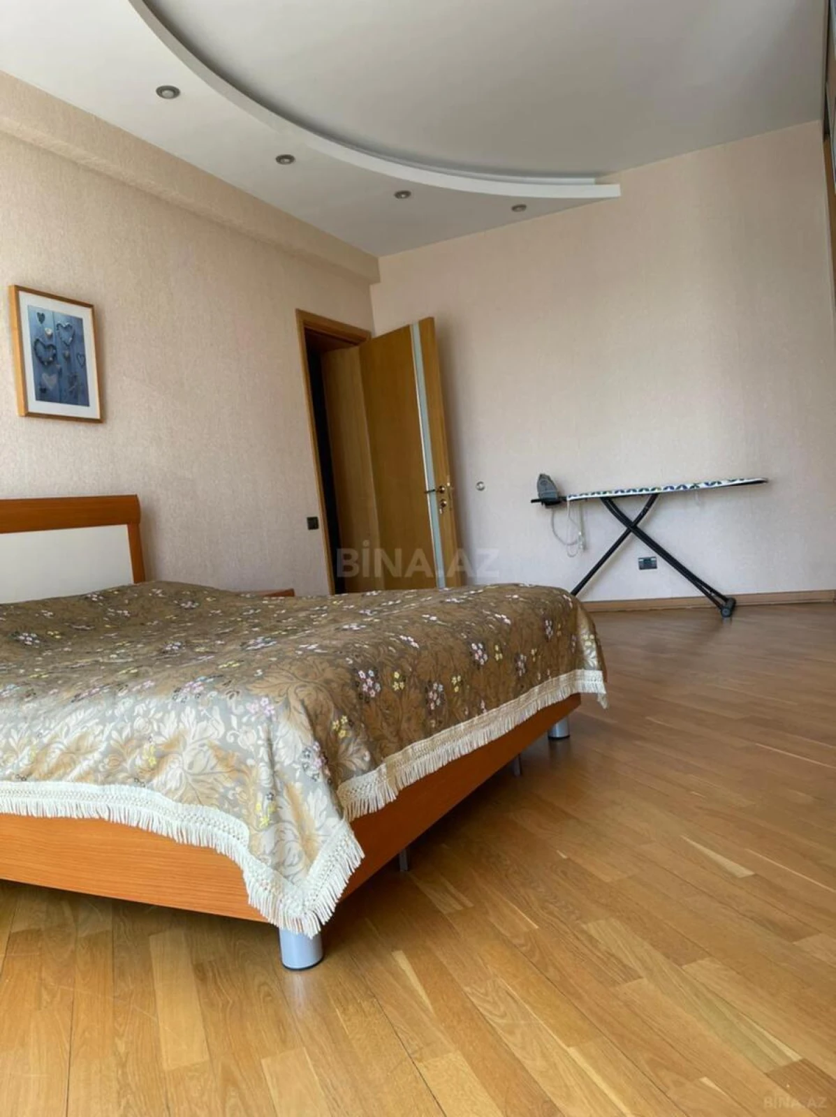 Satılır 4 otaqlı mənzil 190 m²