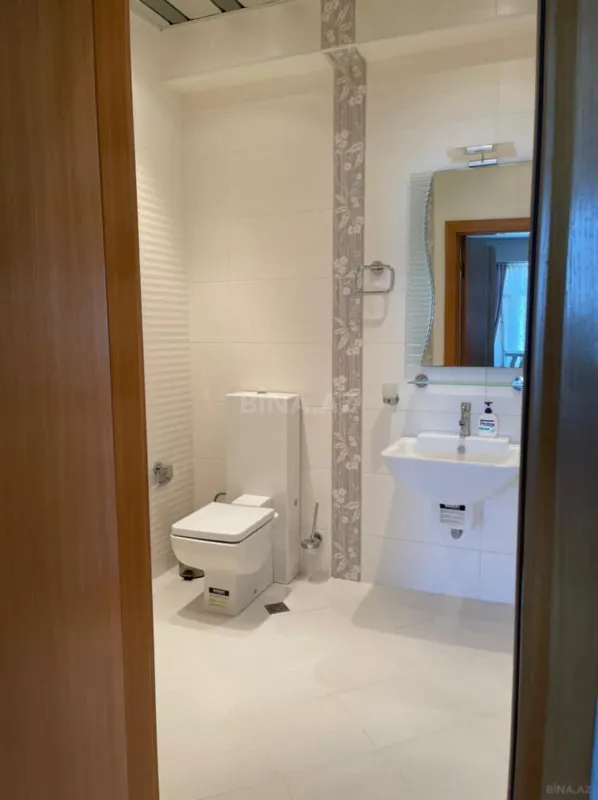 Satılır 4 otaqlı mənzil 190 m²