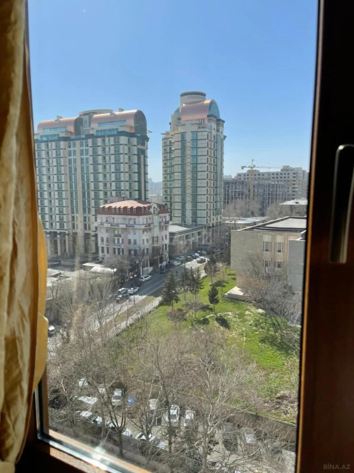Satılır 4 otaqlı mənzil 190 m²