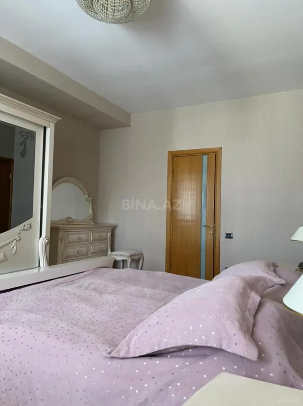 Satılır 4 otaqlı mənzil 190 m²