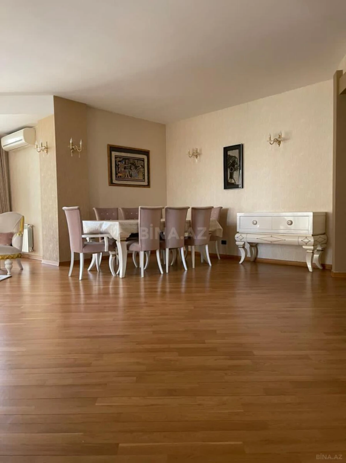 Satılır 4 otaqlı mənzil 190 m²
