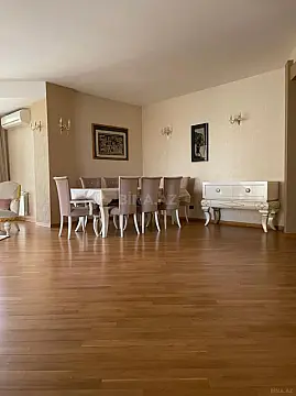 Satılır 4 otaqlı mənzil 190 m²
