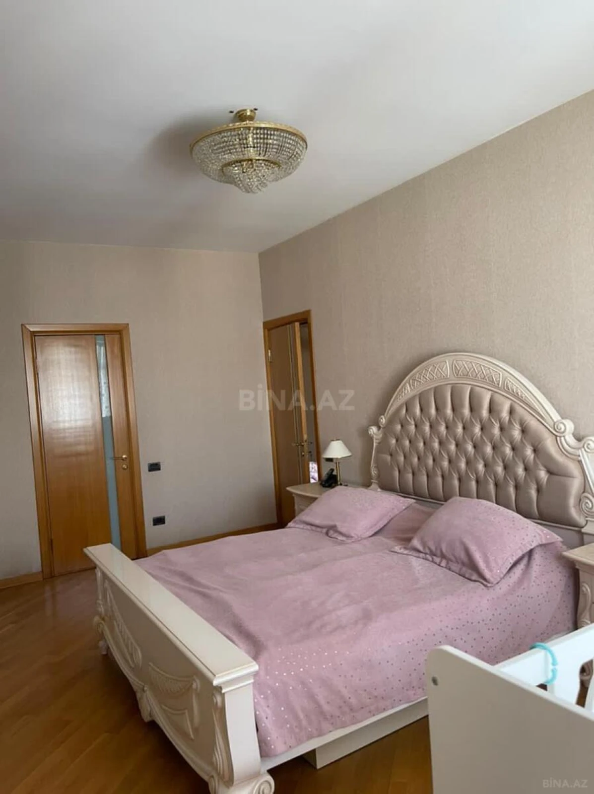Satılır 4 otaqlı mənzil 190 m²