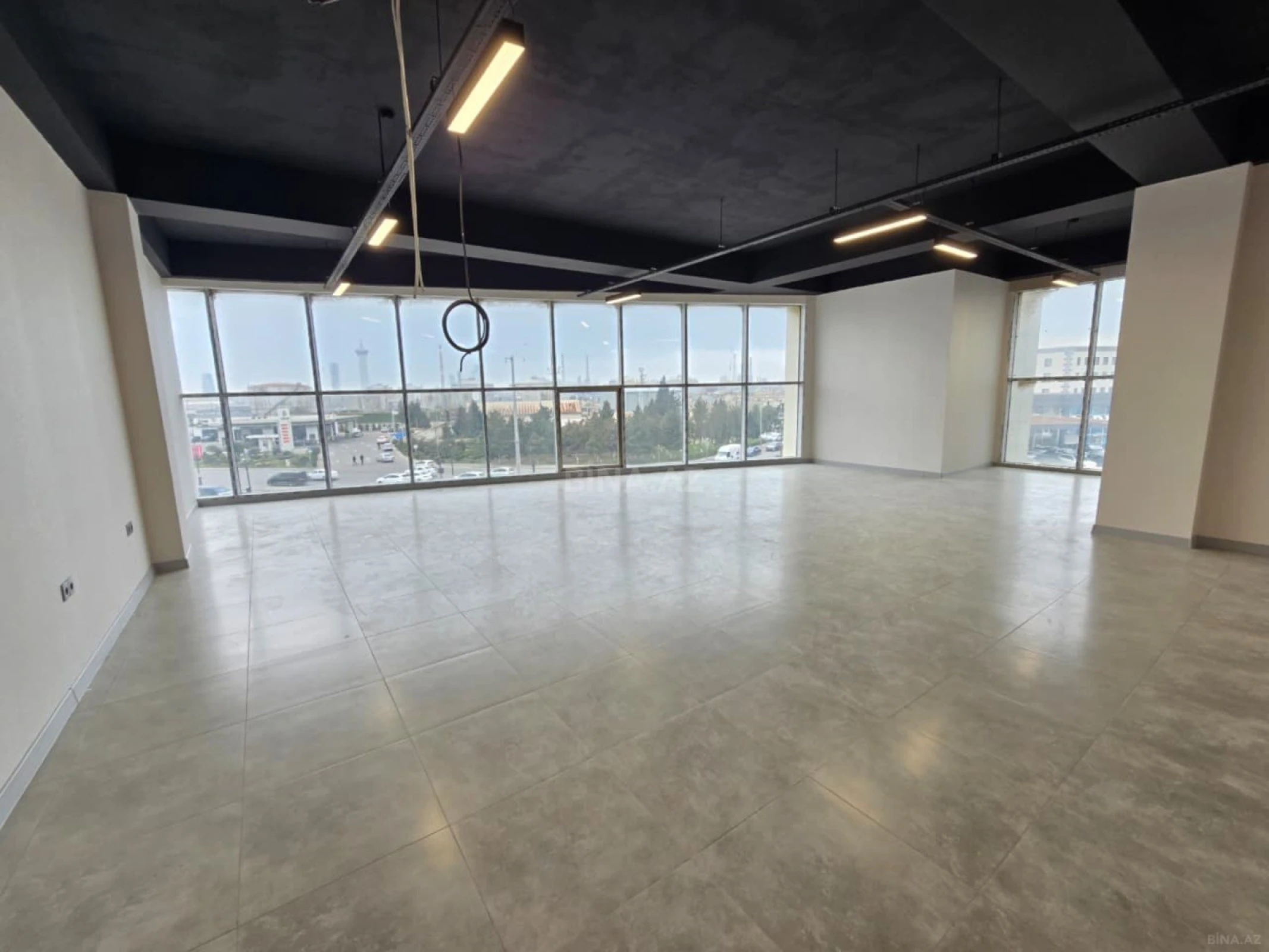 Kirayə verilir 1 otaqlı ofis 95 m²
