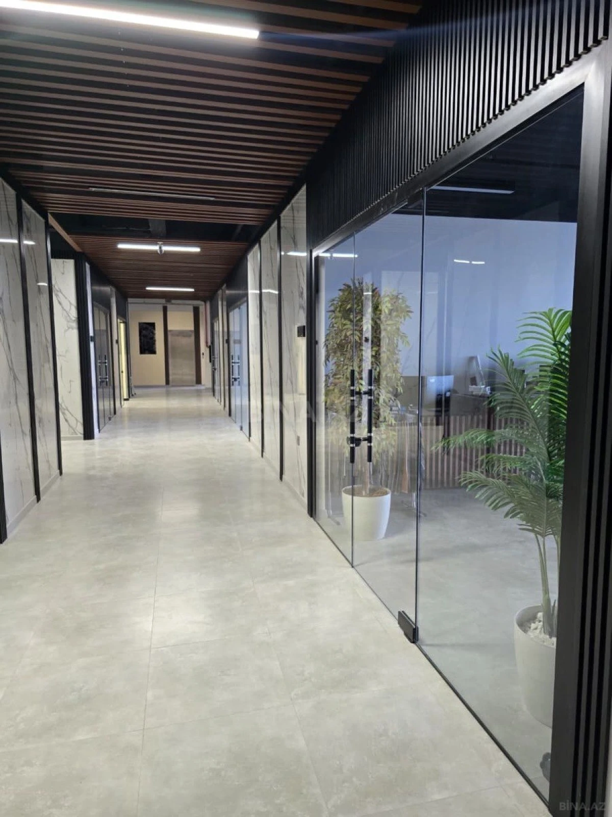 Kirayə verilir 1 otaqlı ofis 95 m²