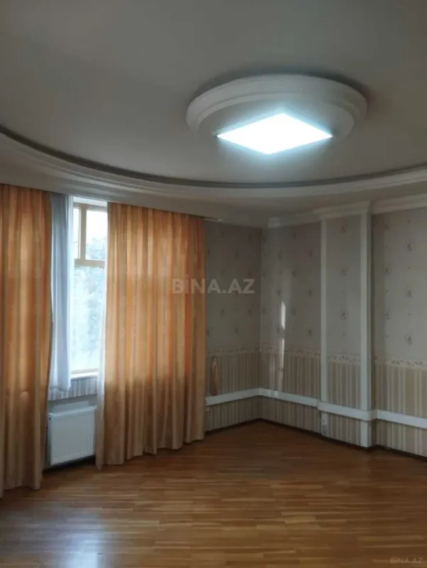 Satılır 4 otaqlı mənzil 130 m²