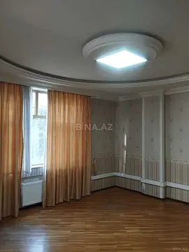 Satılır 4 otaqlı mənzil 130 m²