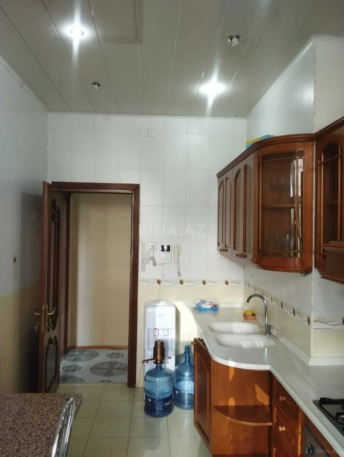 Satılır 4 otaqlı mənzil 130 m²