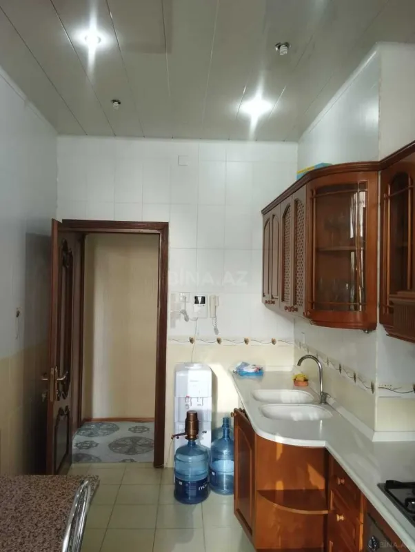 Satılır 4 otaqlı mənzil 130 m²