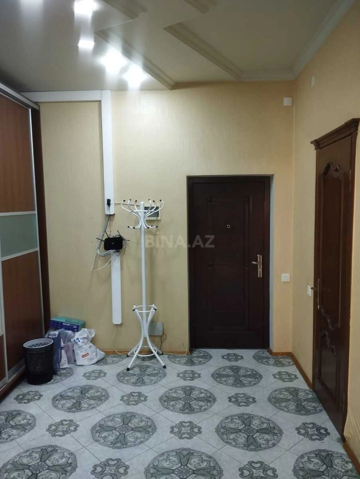 Satılır 4 otaqlı mənzil 130 m²