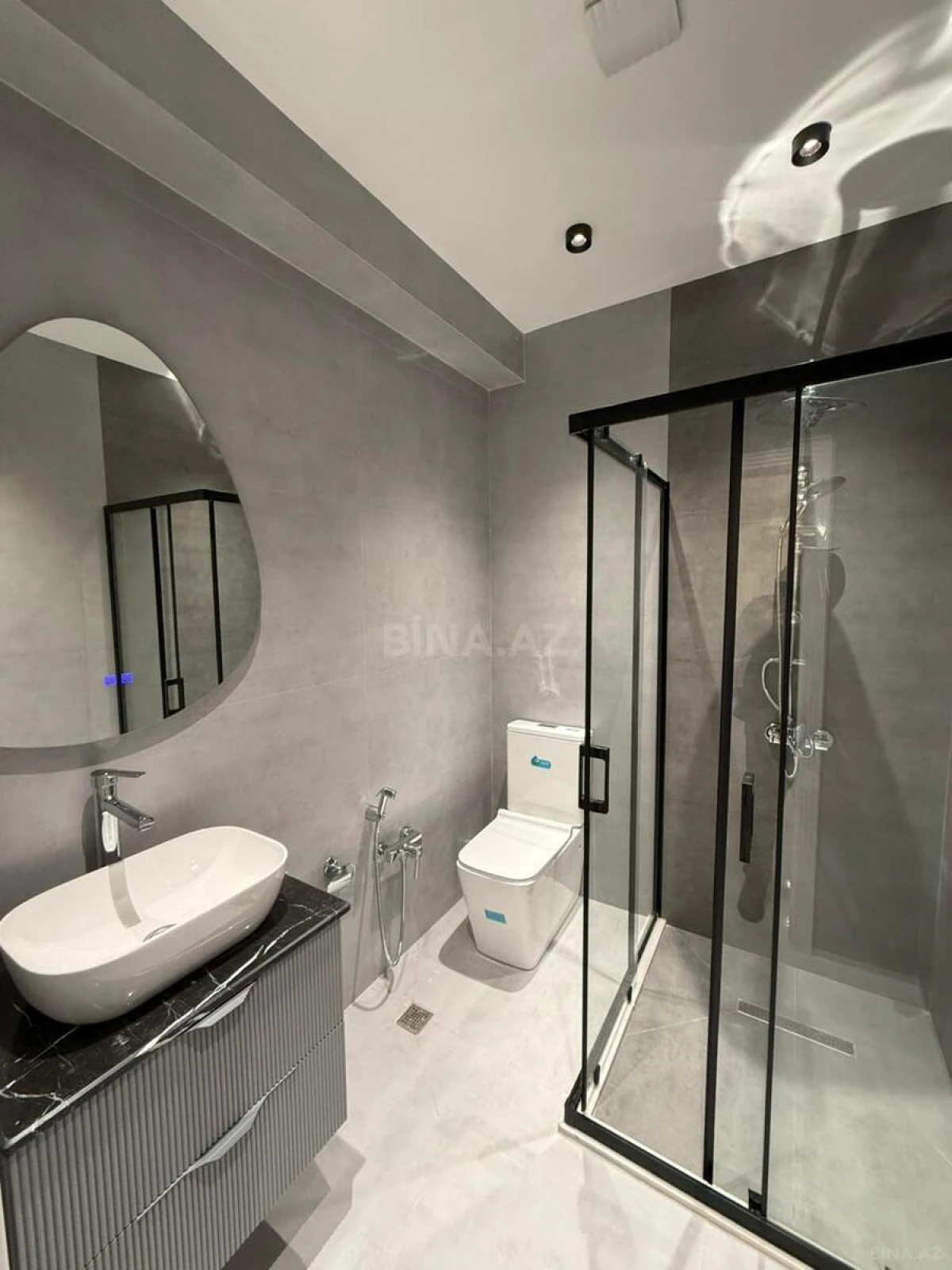 Satılır 2 otaqlı mənzil 84 m²