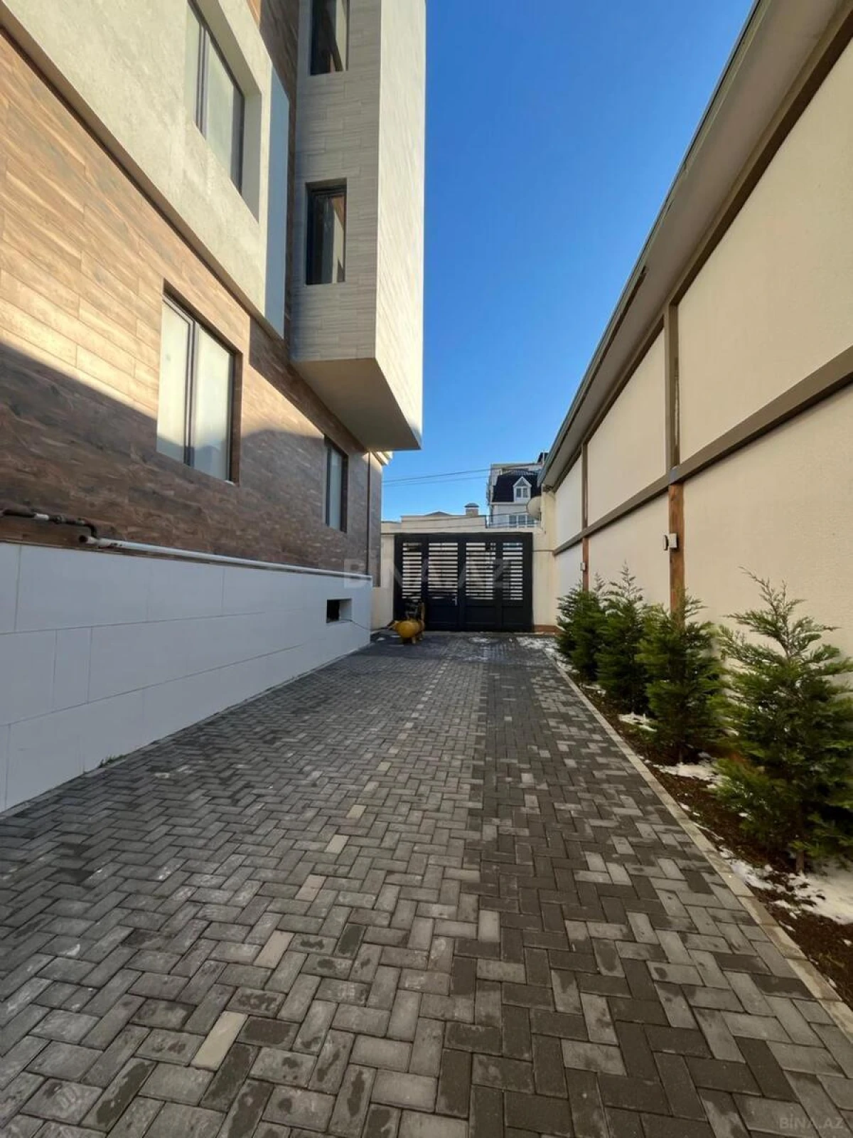 Satılır 1 otaqlı mənzil 65 m²