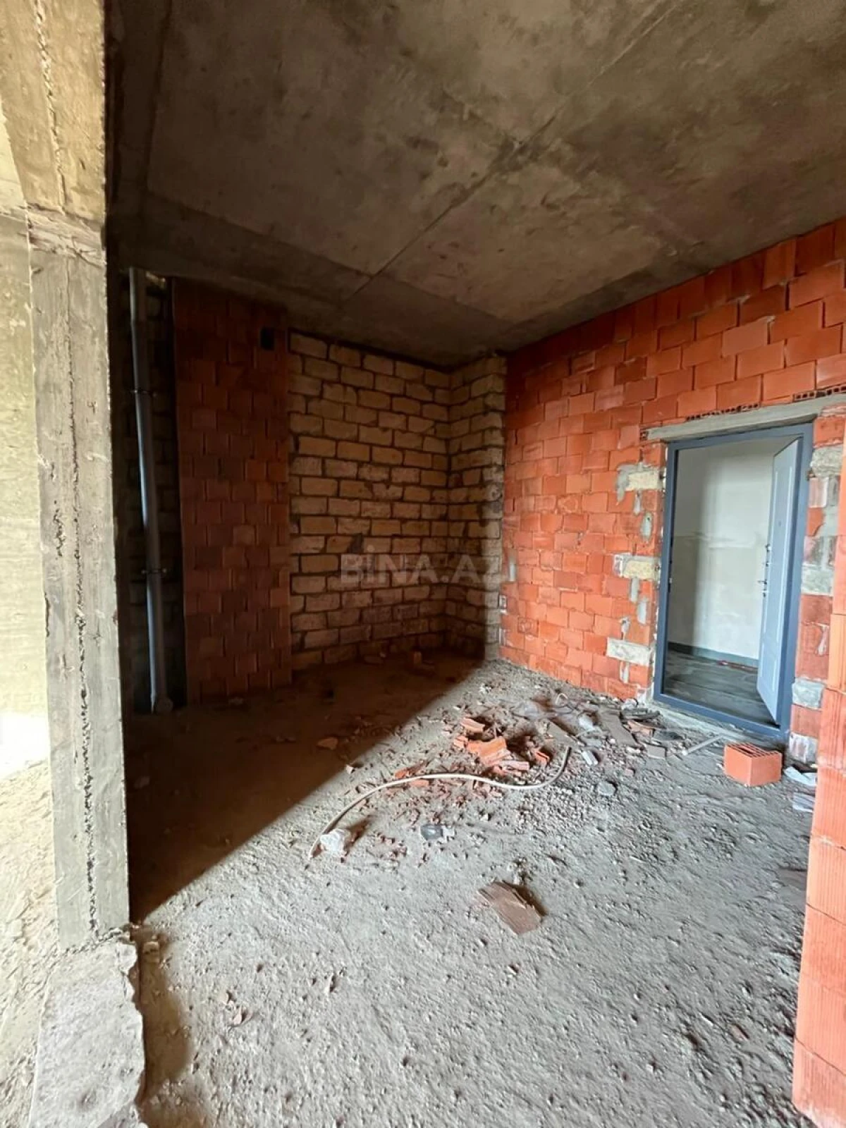 Satılır 1 otaqlı mənzil 65 m²