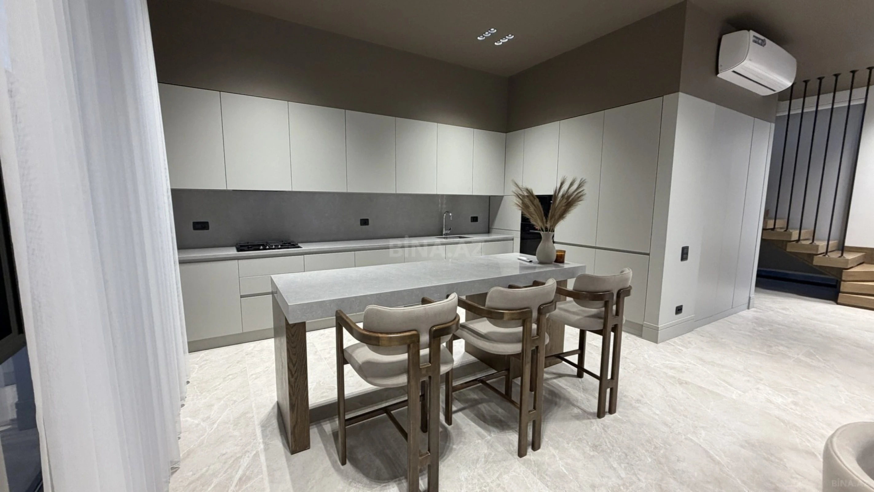 Satılır 4 otaqlı həyət evi 200 m²