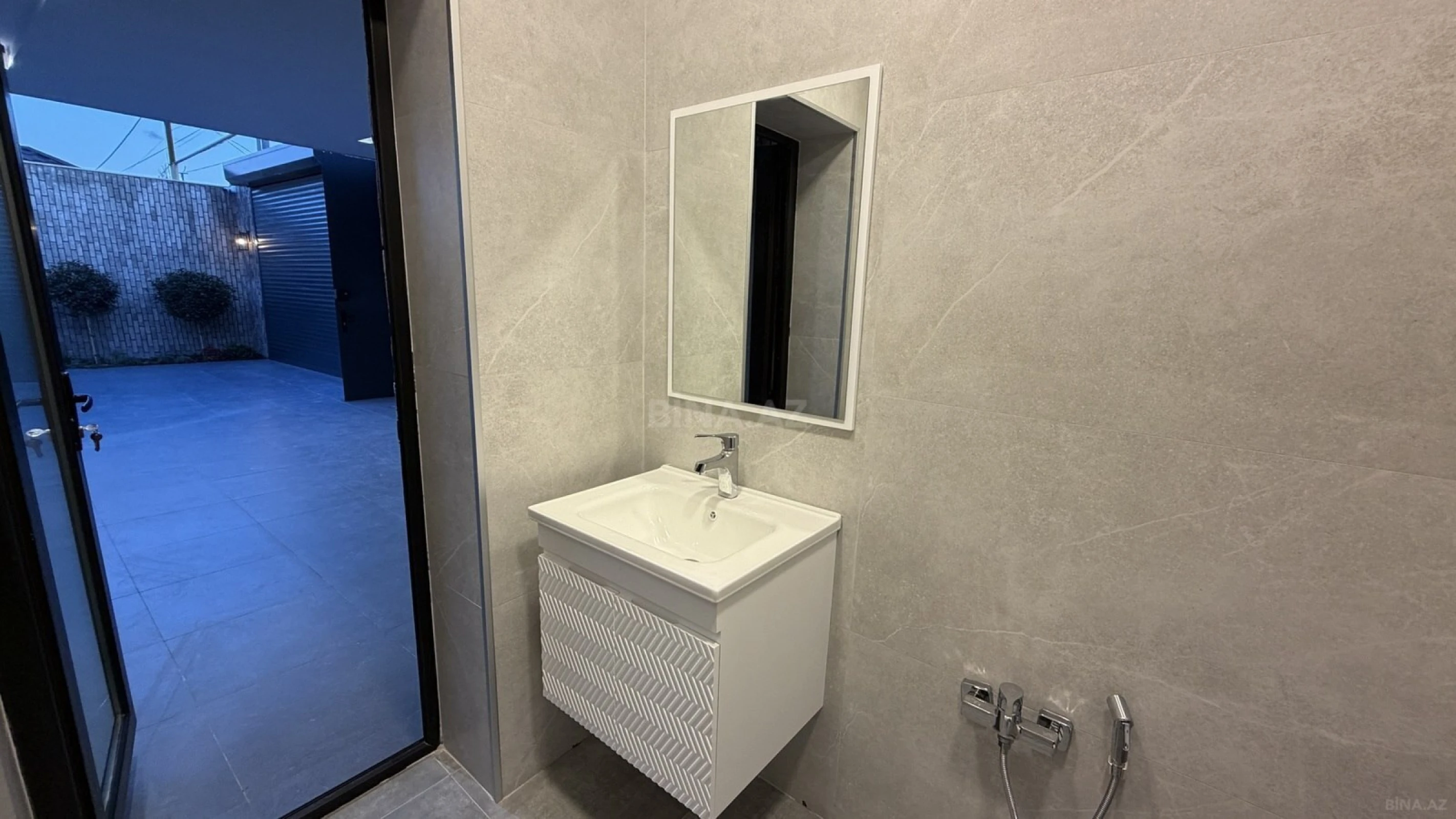 Satılır 4 otaqlı həyət evi 200 m²